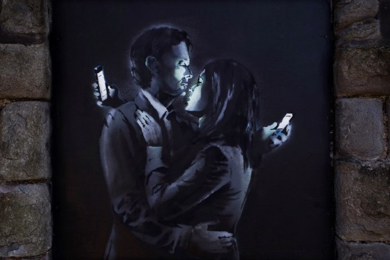 bansky-2-lovers-mobile